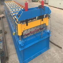 Roll forming panel roof machine